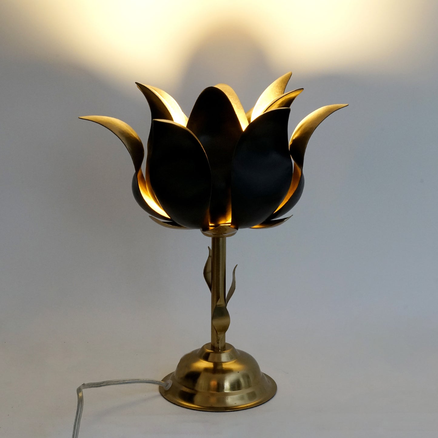 Lotus Bloom Table Lamp – Black & Gold Design