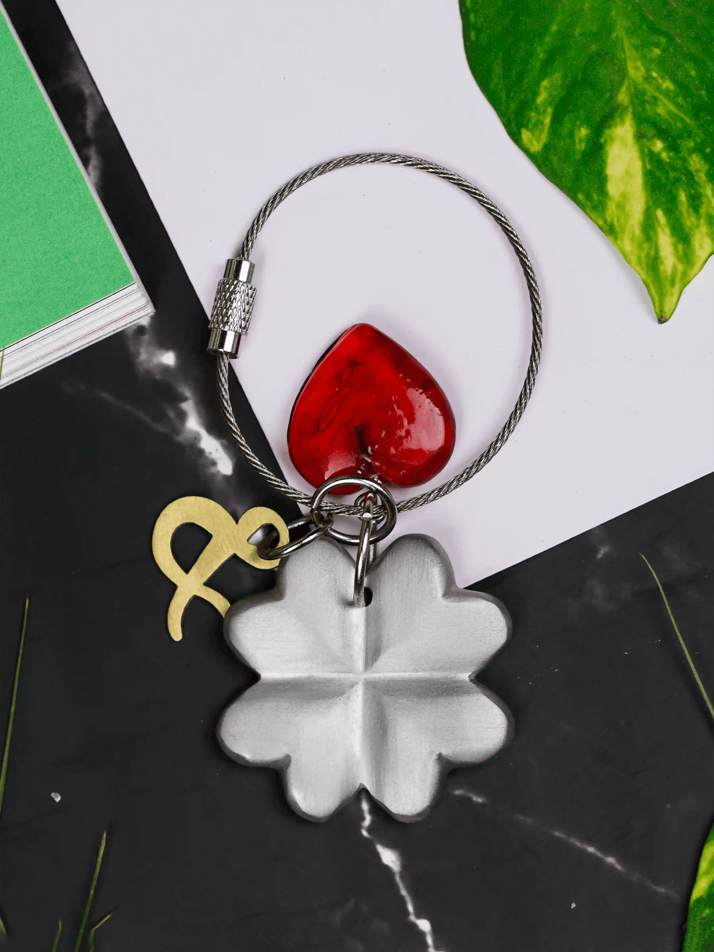Casted Aluminium Handmade Clover Glass Bead Keychain Souvenir Gifts For Women Men - ILLUMEAKey Chain