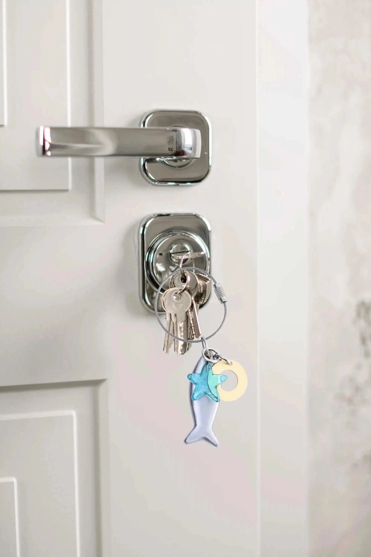 Fish Glass Bead Keychain – ILLUMEA Artistic Glass Bead Design