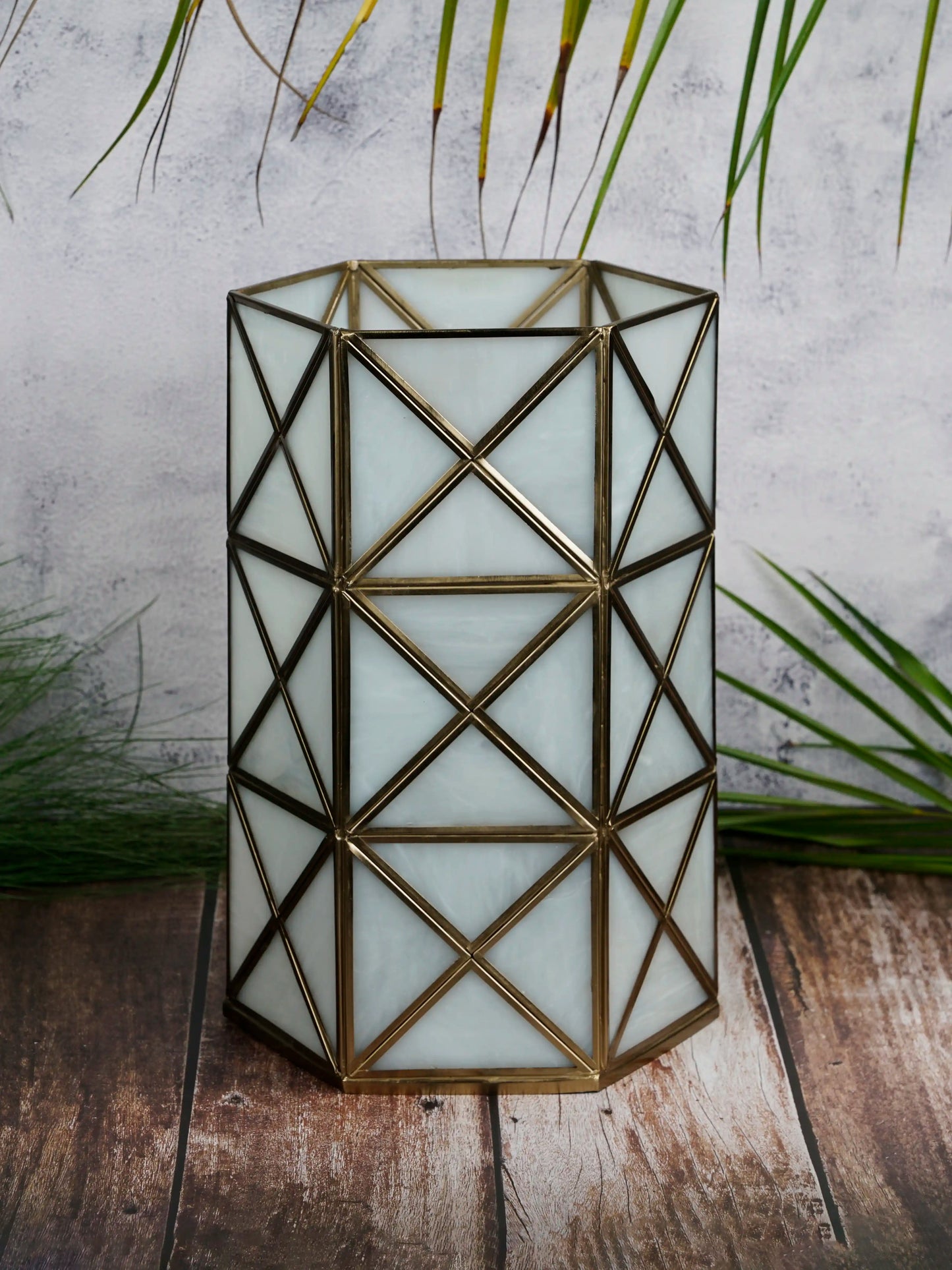Cross Hurricane White Glass - ILLUMEAhurricaneMEDIUM