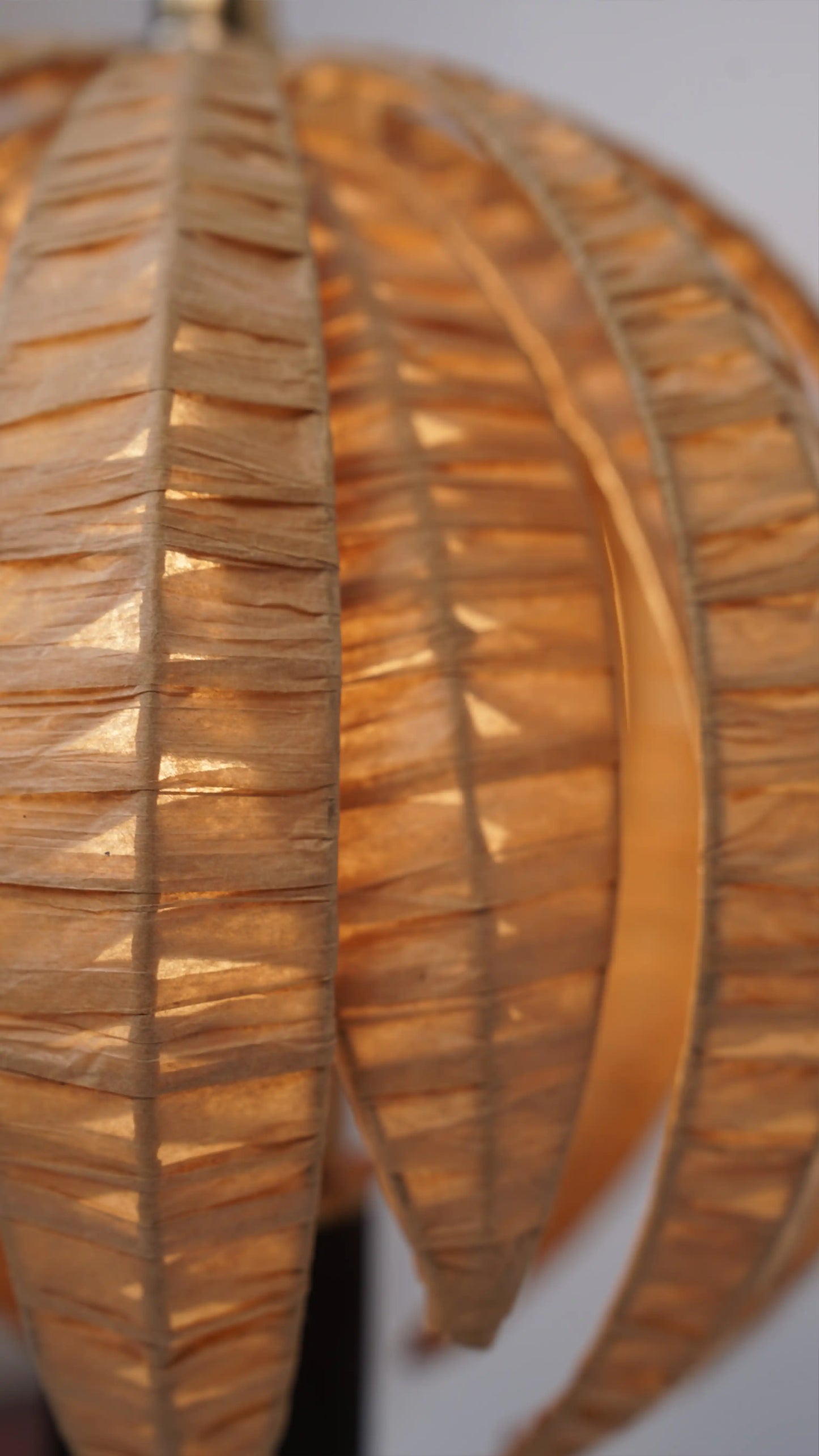 Aurelia Palm Table Lamp – Handcrafted Ambient Lighting