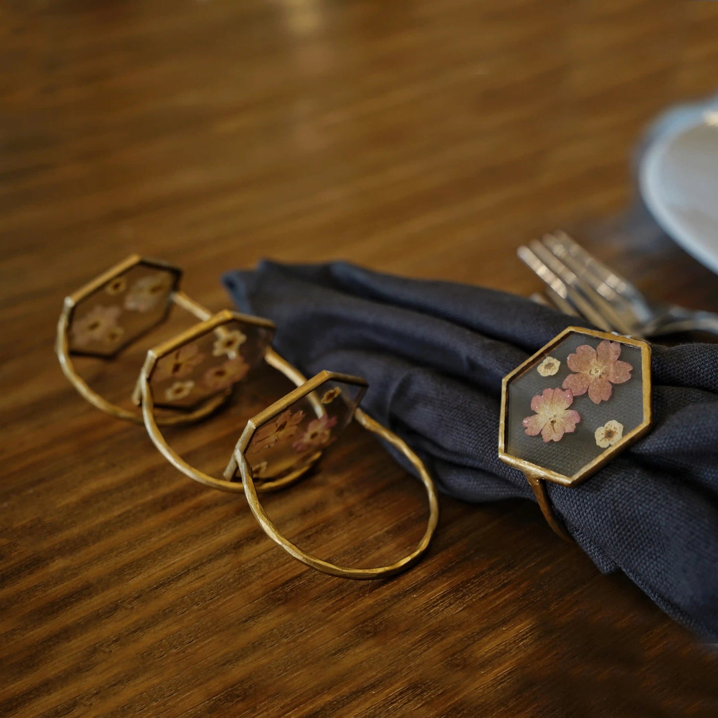 Set of 4 Hexagon Handmade Dried Pressed Flower Glass Napkin Rings - ILLUMEANapkin Ring
