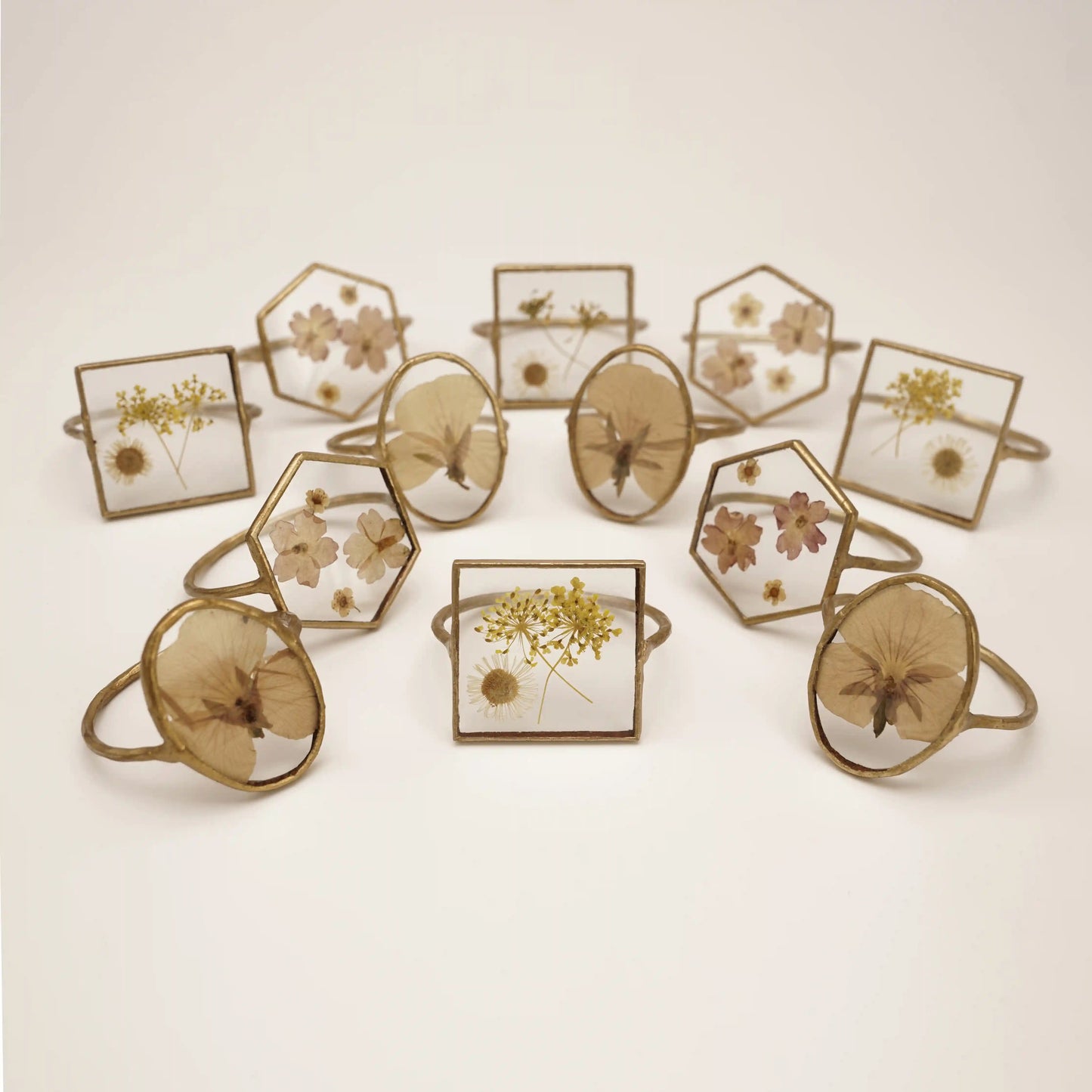Set of 4 Oval Handmade Dried Pressed Flower Glass Napkin Rings - ILLUMEANapkin Ring