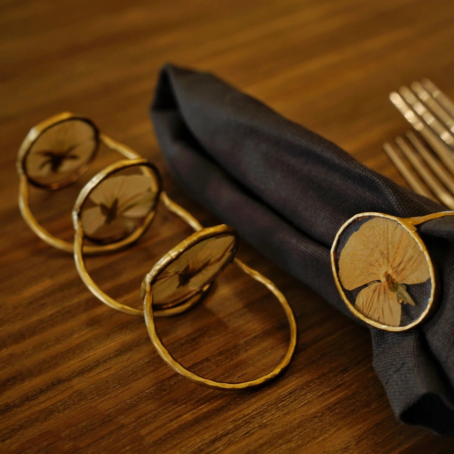 Set of 4 Oval Handmade Dried Pressed Flower Glass Napkin Rings - ILLUMEANapkin Ring