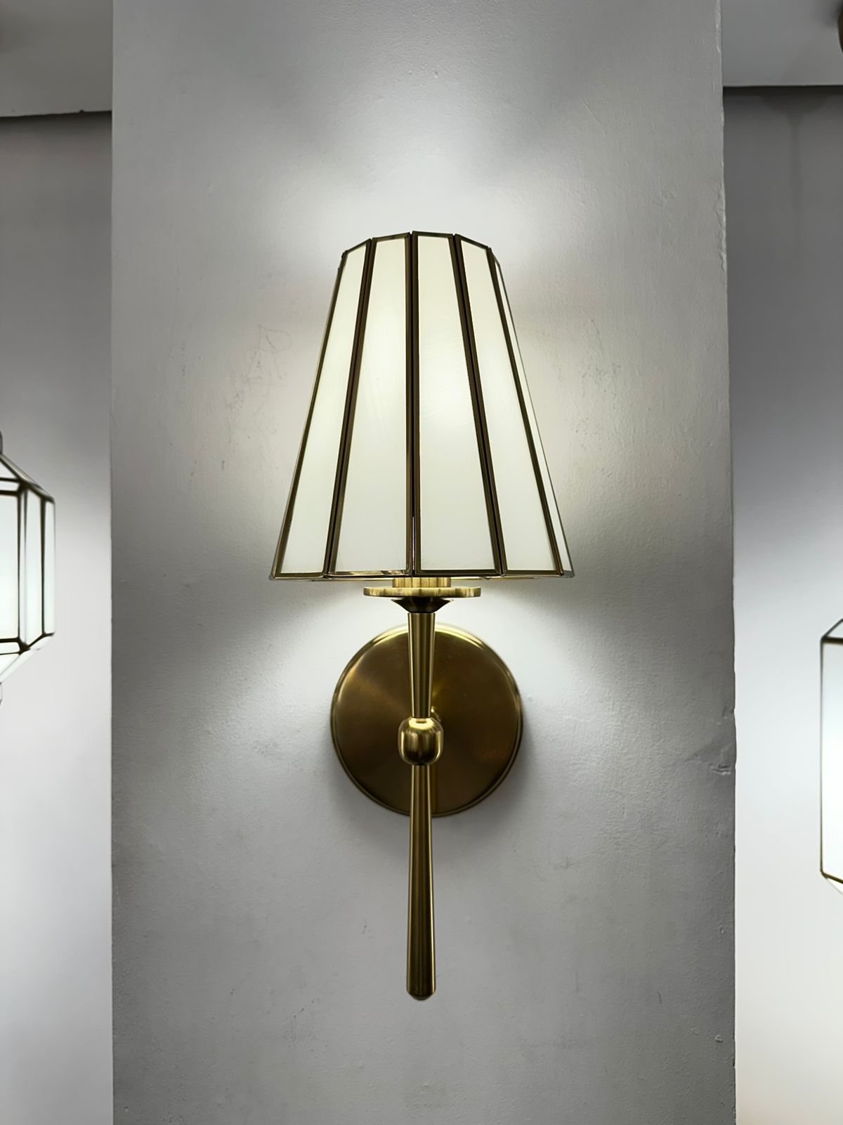 Taper Strip Wall Lamp - ILLUMEA