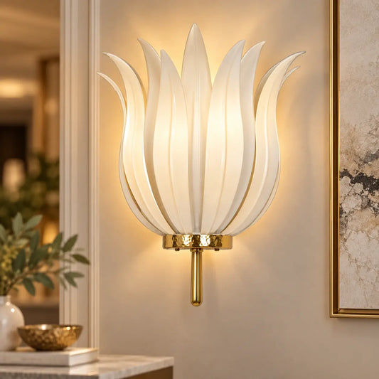 White Leaf Wall Lamp